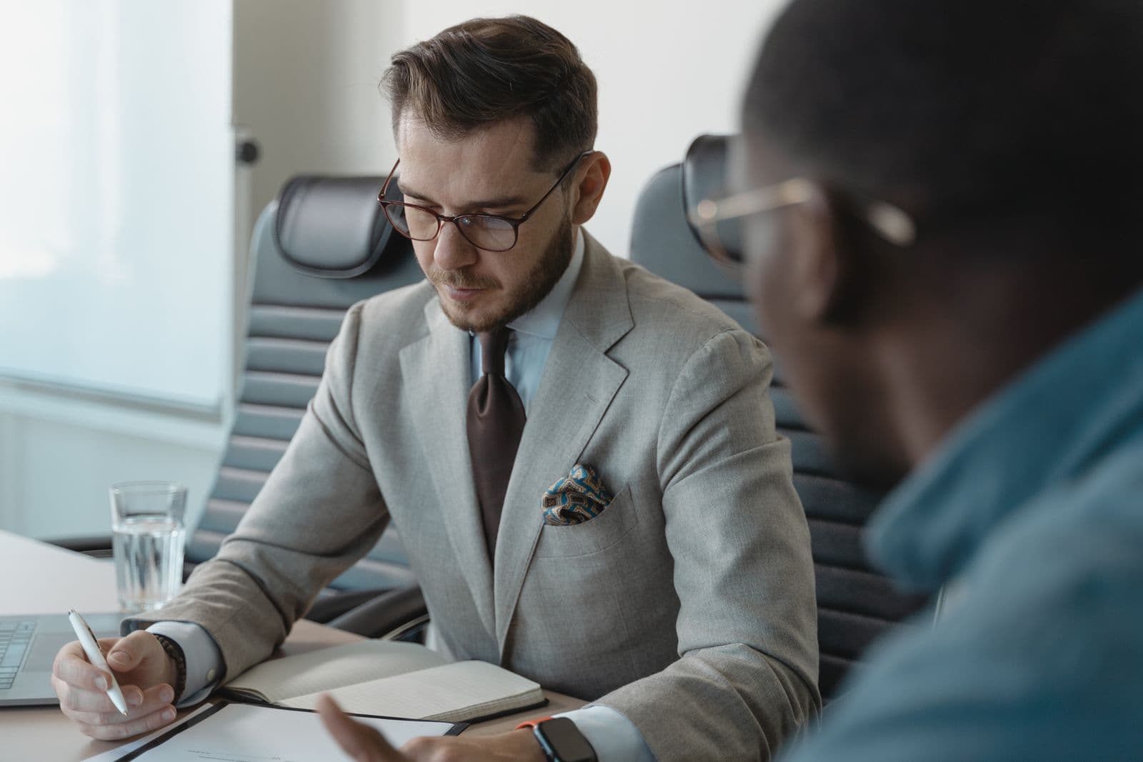 Decision flowchart matching IT project manager roles to project management certifications